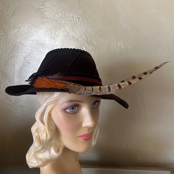ELEGANT 1940s\' BROWN FELT FEDORA + INTRICATE CROWN DETAILS &  FEATHERS main image 5